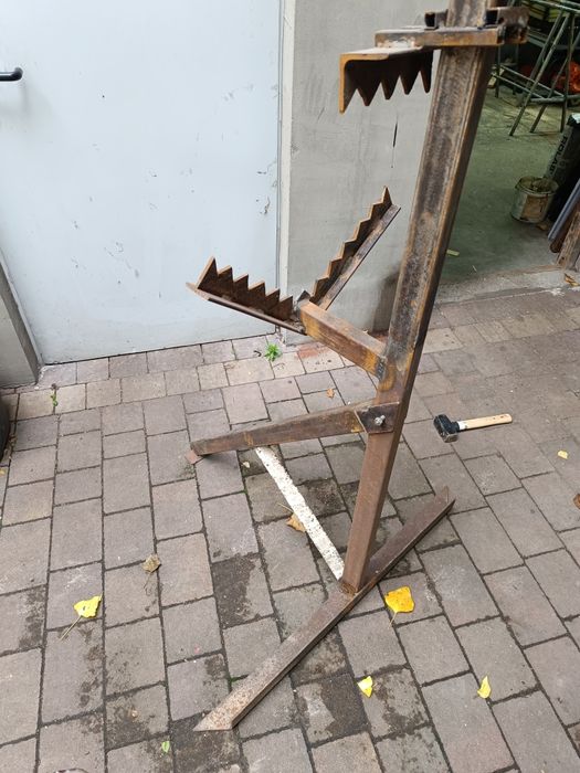 Stojak do ciecia drewna