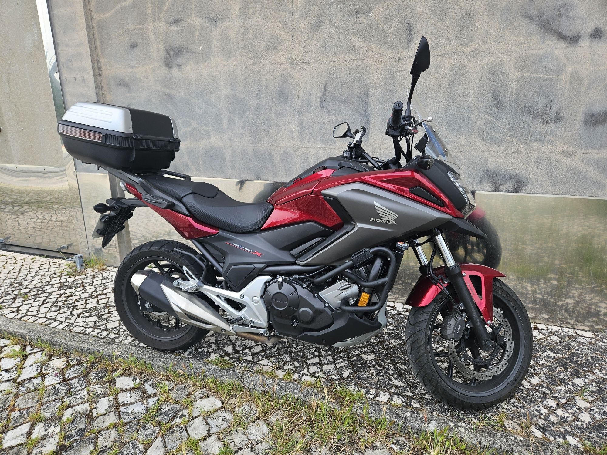 NC 750 X 2020 + descanso central + 3 malas + protetor de motor Givi