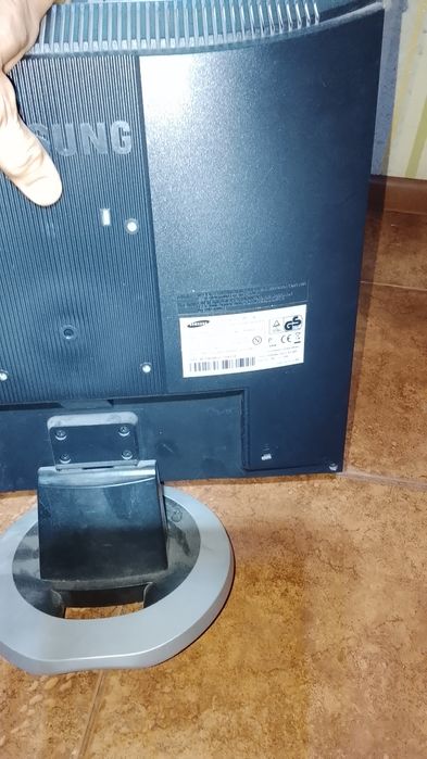 Мониторы 17, 19 разные