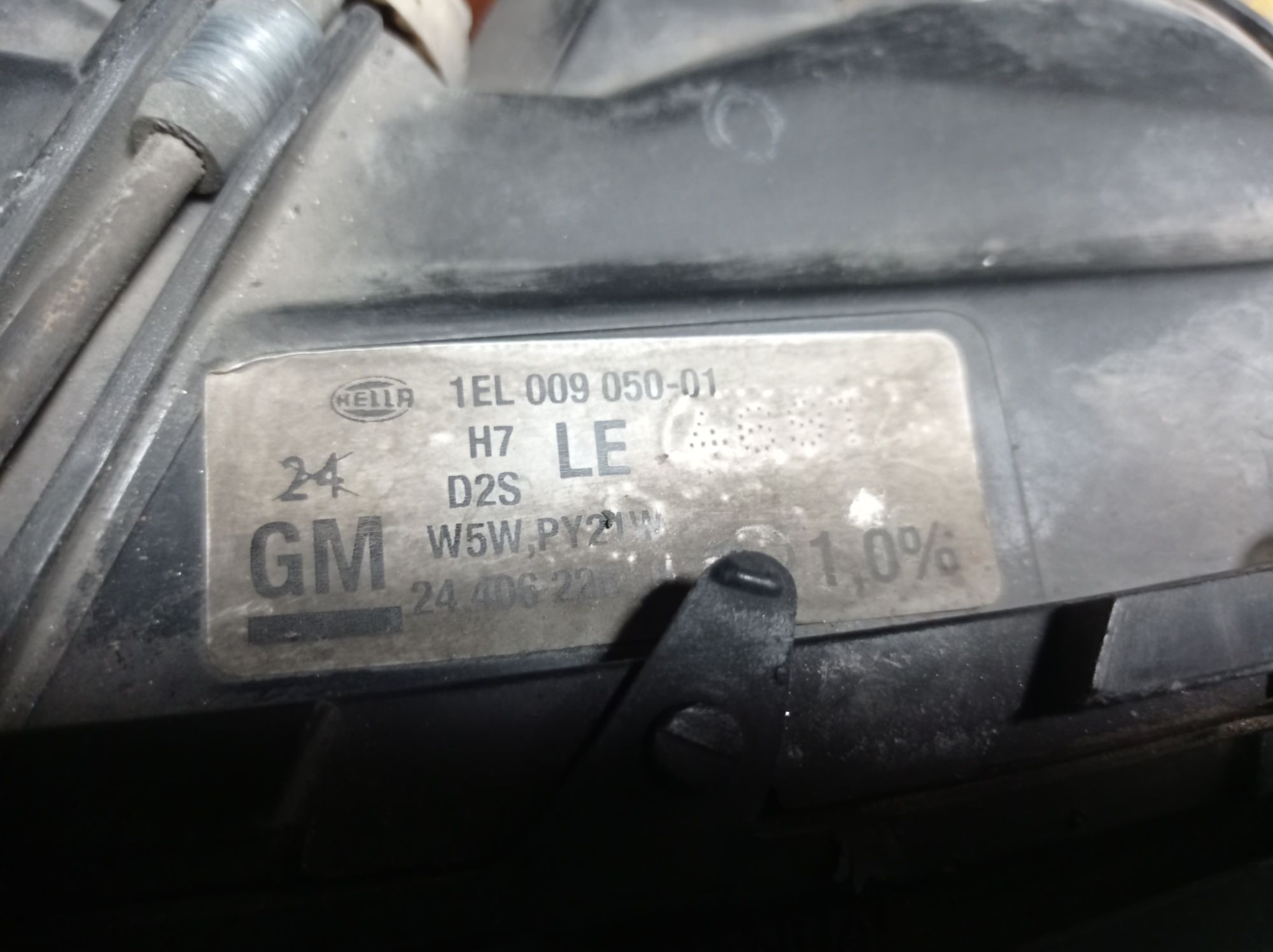 Faróis Opel Omega