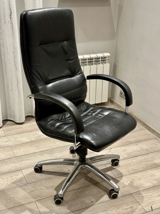 Fotel biurowy Linea NOWY STYL skóra