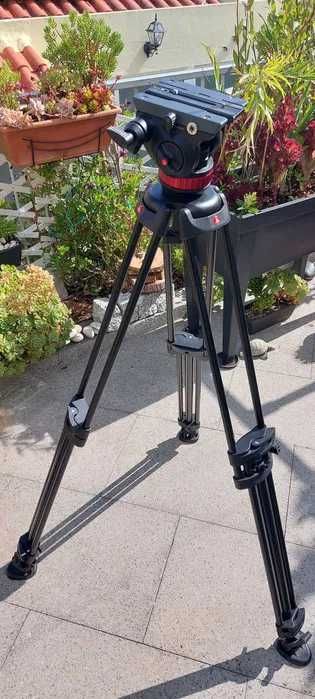 Tripé profissional Manfrotto 546B com cabeça fluída MVH502A