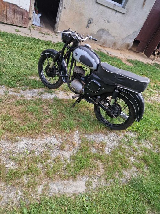SHL 175 Z dokumentami