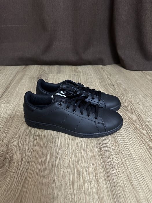 Продам шкіряні кррсівки Lonsdale