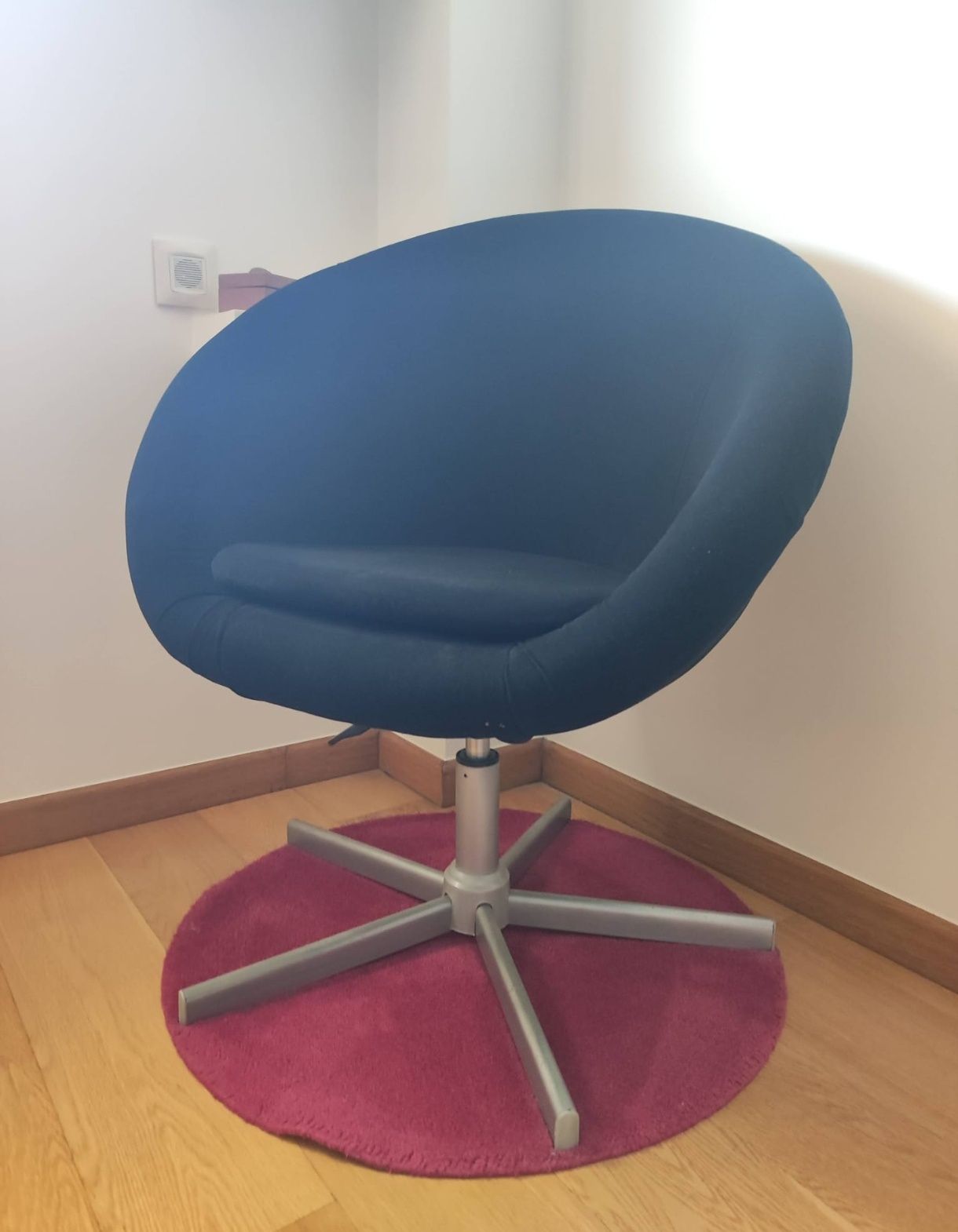 Cadeira IKEA (rotativa e elevatória)