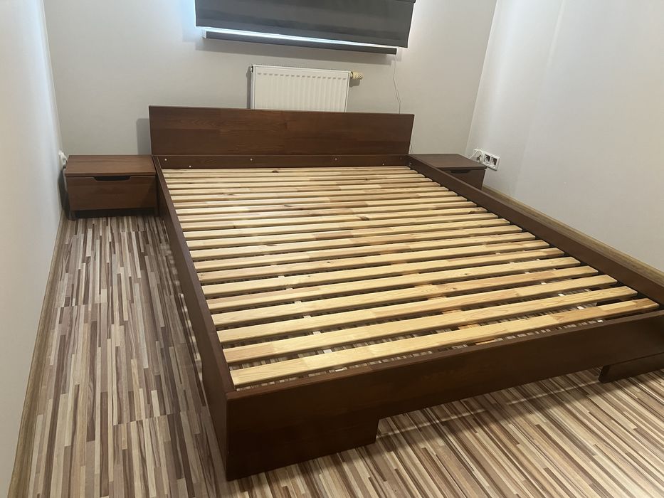 Łóżko drewniane 160x200 z 2 szafkami nocnymi – sosna, niskie