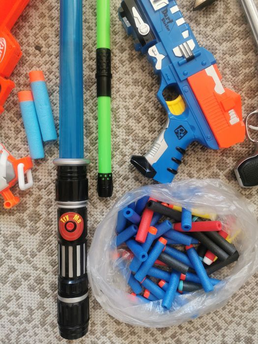 Zestaw pistoletow Nerf i inne