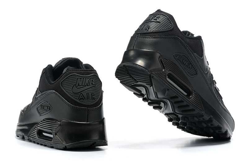 Nike Air Max 90
Triple Black
