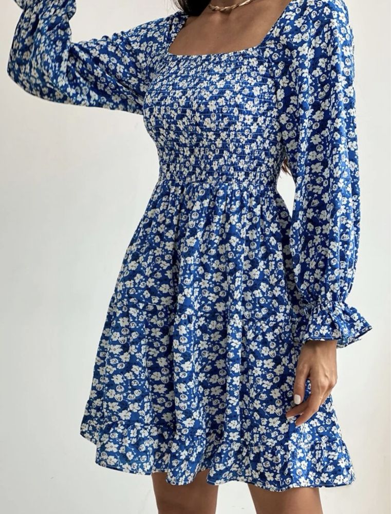 SHEIN Privé Shirred Floral Boho Vestido