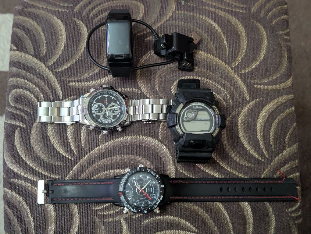 Продам старые зарядки, часы, zippo, usb, aux, наушники, адаптеры