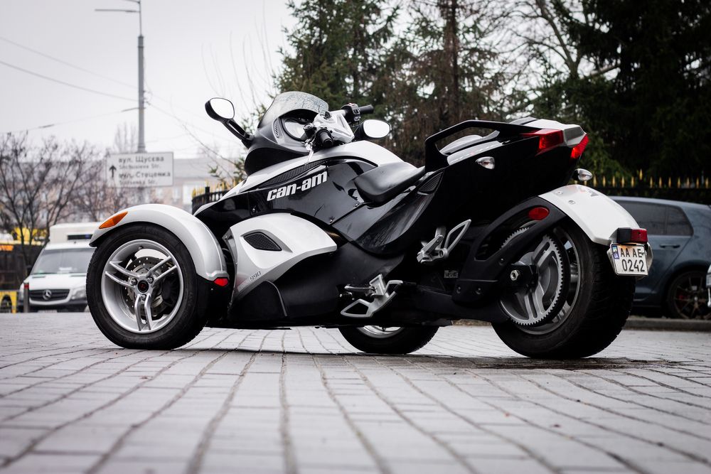 Продам трицикл brp can-am 990