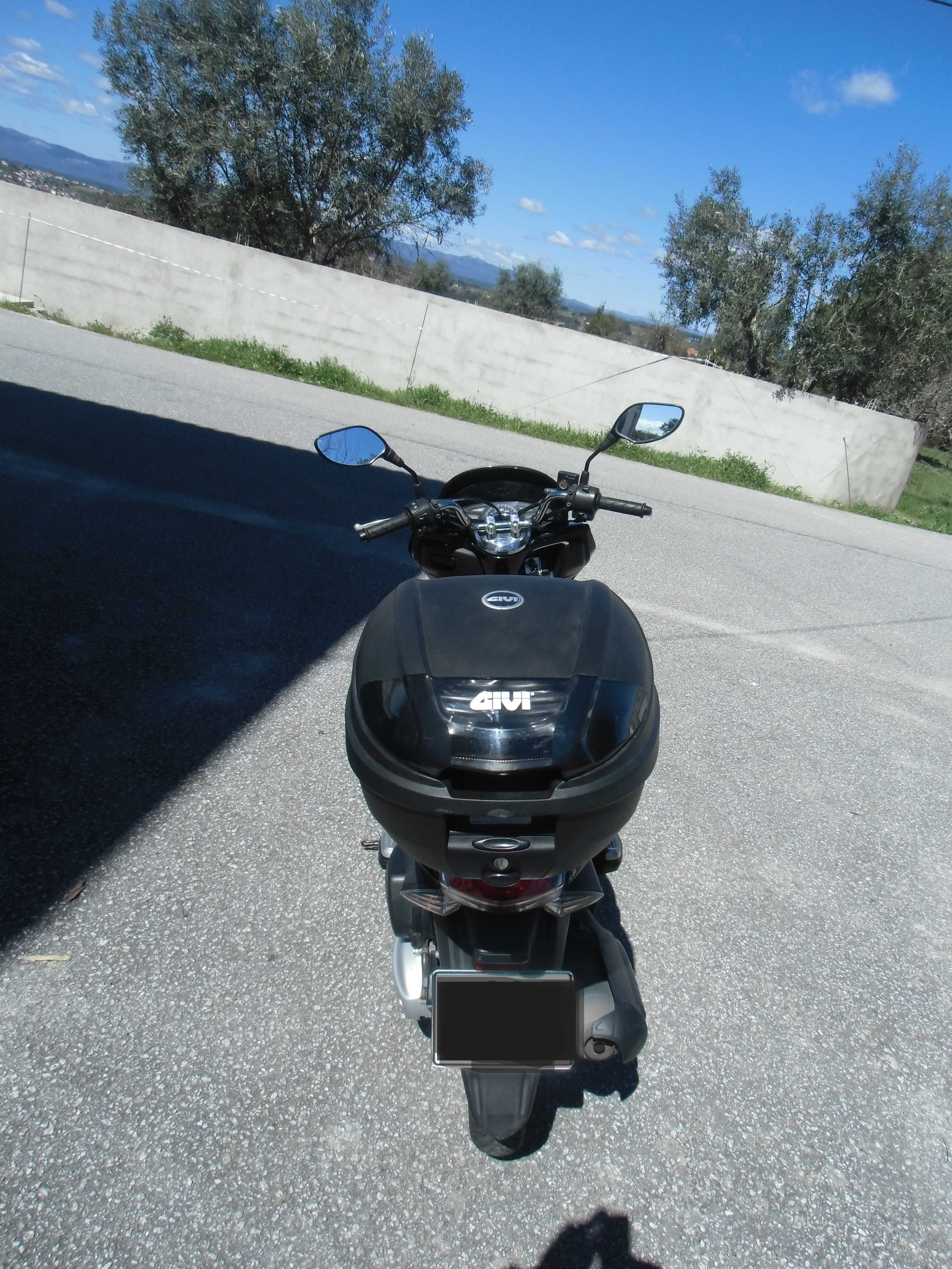 Honda pcx 125      8.6 kw