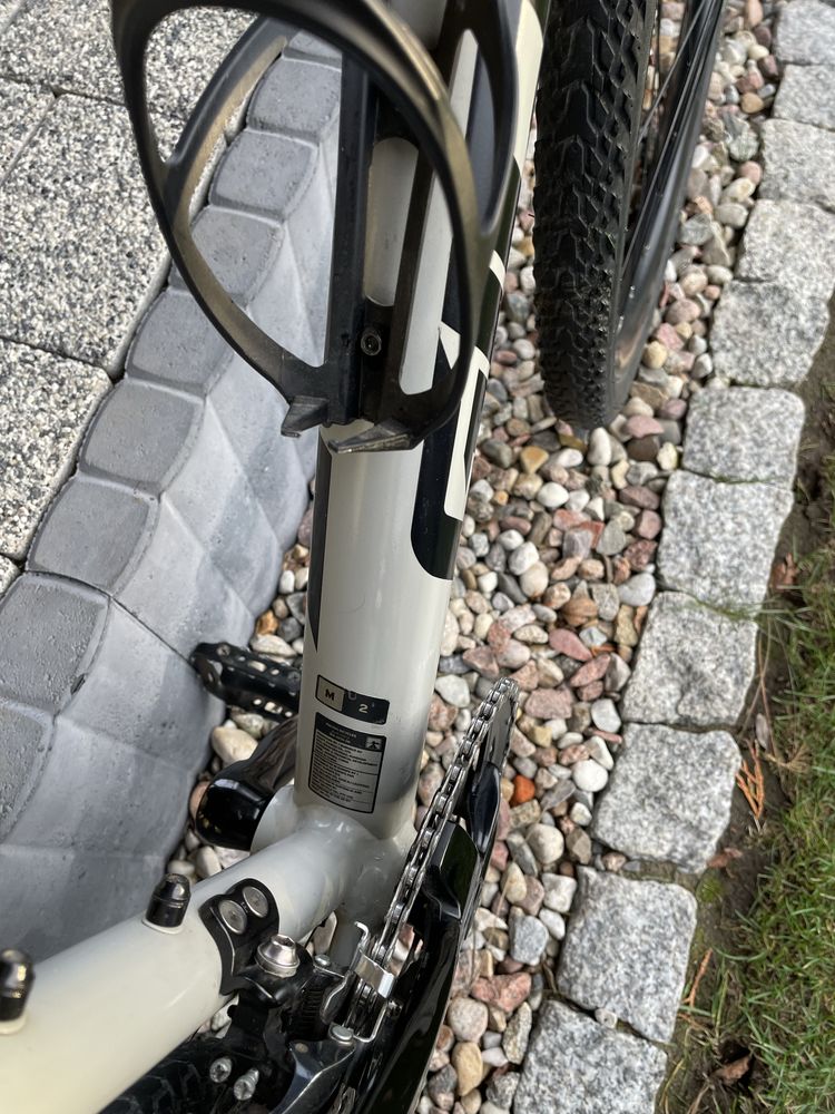 Giant Revolt 2 rama M