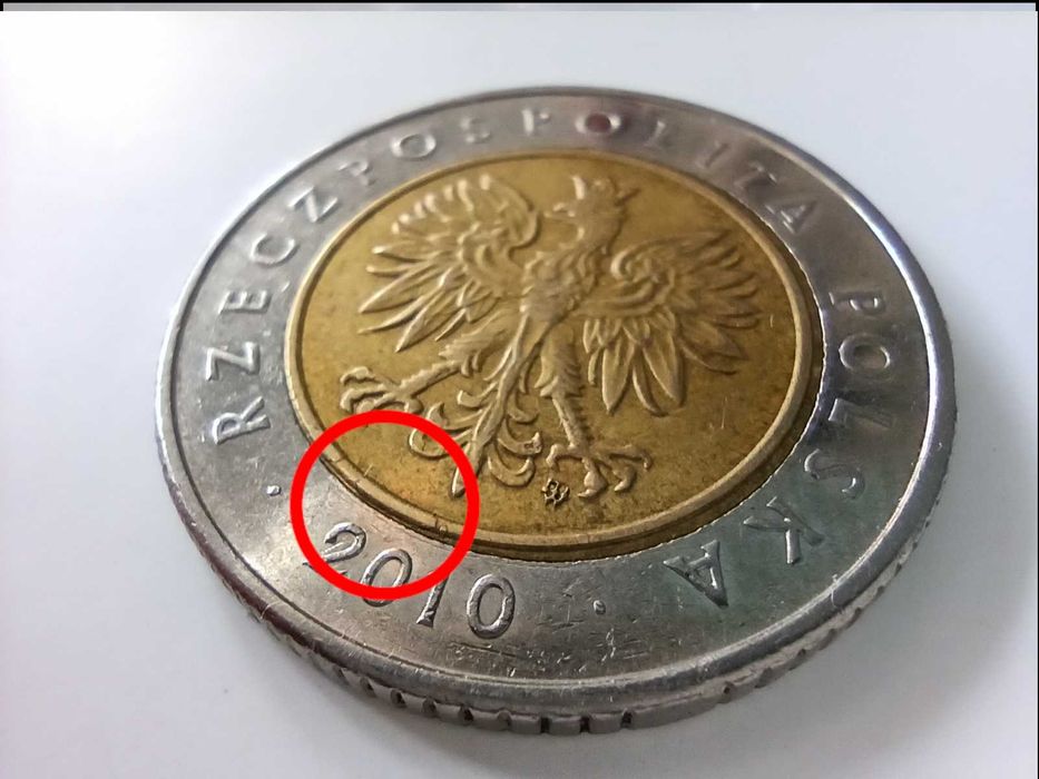 5 zł z 2010r z destruktami na awarsie i rewersie