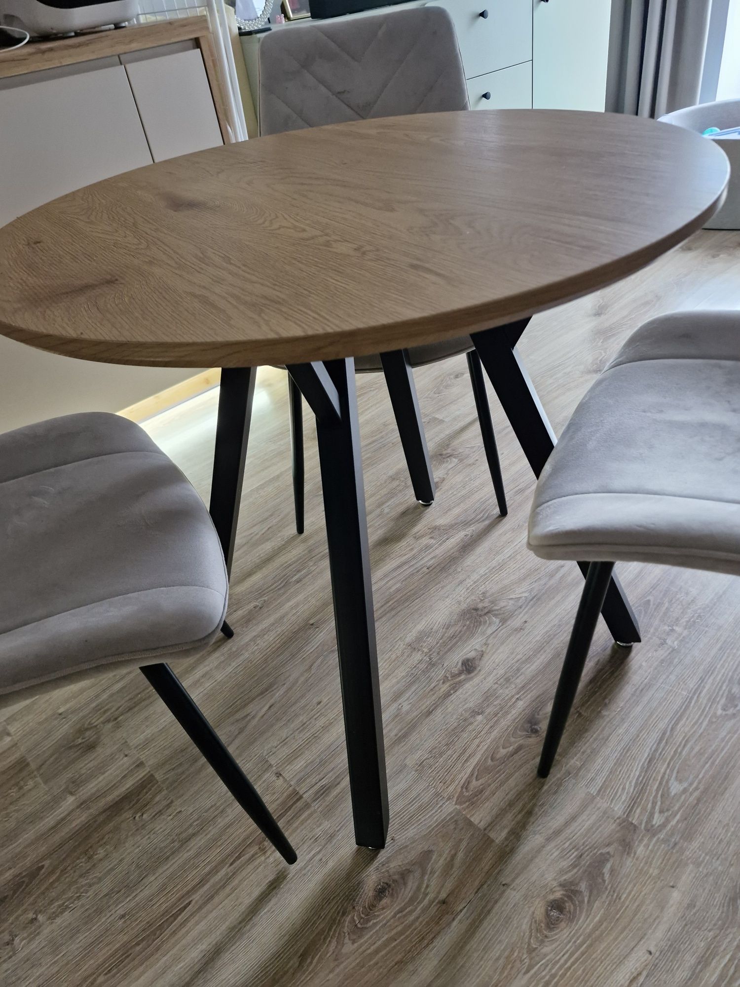 Stół okragly loft plus 3 krzesla