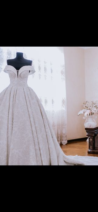 Весільна сукннЯ.