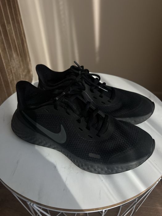 Кросівки Nike 38 розмір | чорні