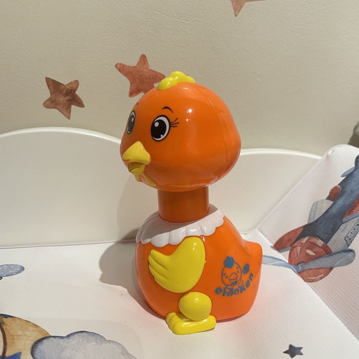 Zabawka jeżdżący kurczak lovely chicken Mingwei