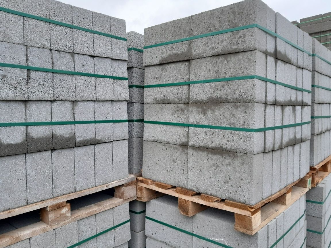 Pustaki fundamentowe szalunkowy bloczek  betonowy murarski szolunek
