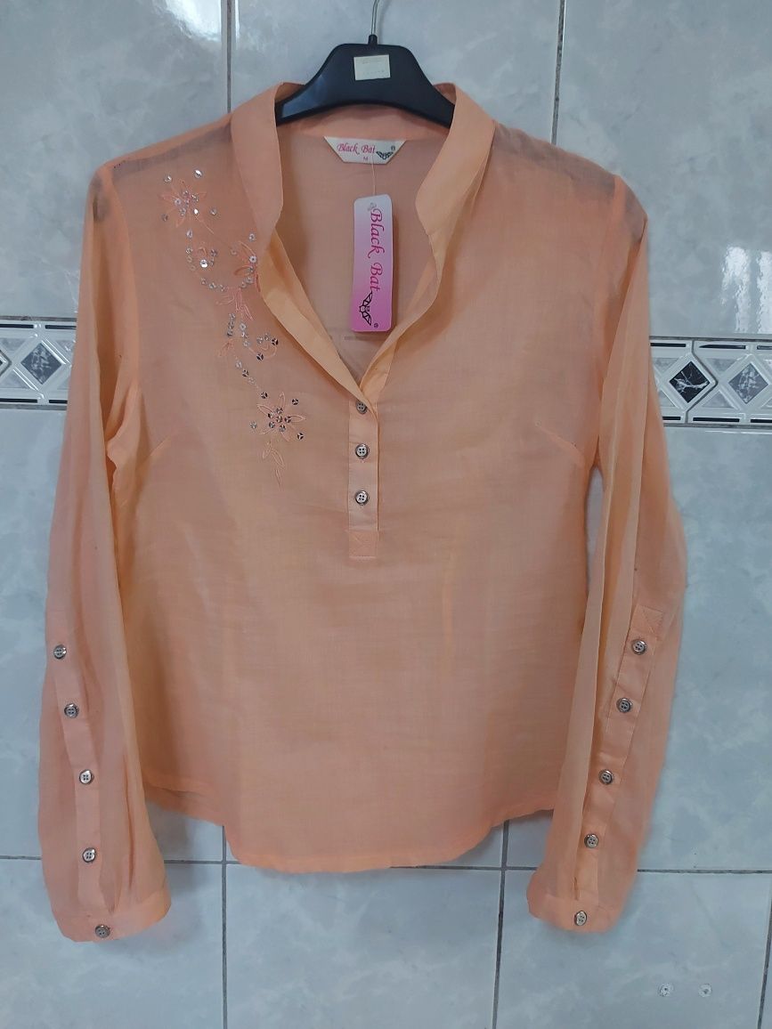 Blusa coral c/ brilhantes