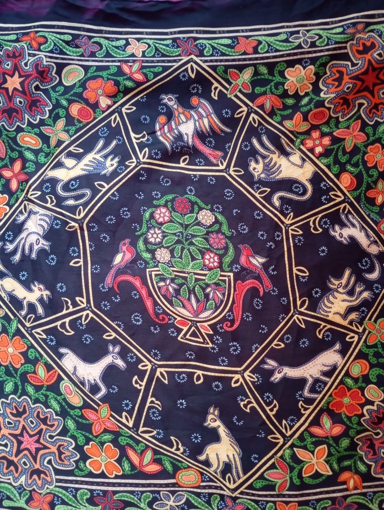 Hermes paris вінтажна хустка, шов роуль.