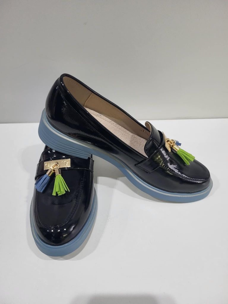 Mokasyny buty botki lakierowane chwosty niebieska platforma
