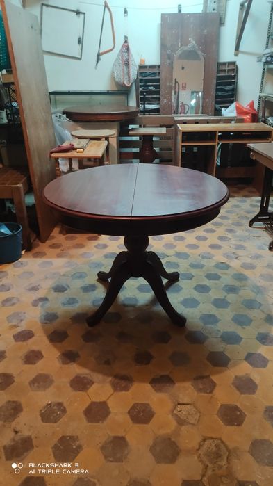 Mesa  em madeira maciça com 4 cadeiras