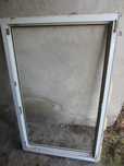 REHAU zamki MACO okno plastikowe PCV dwuszybowe z roleta biale 145x90