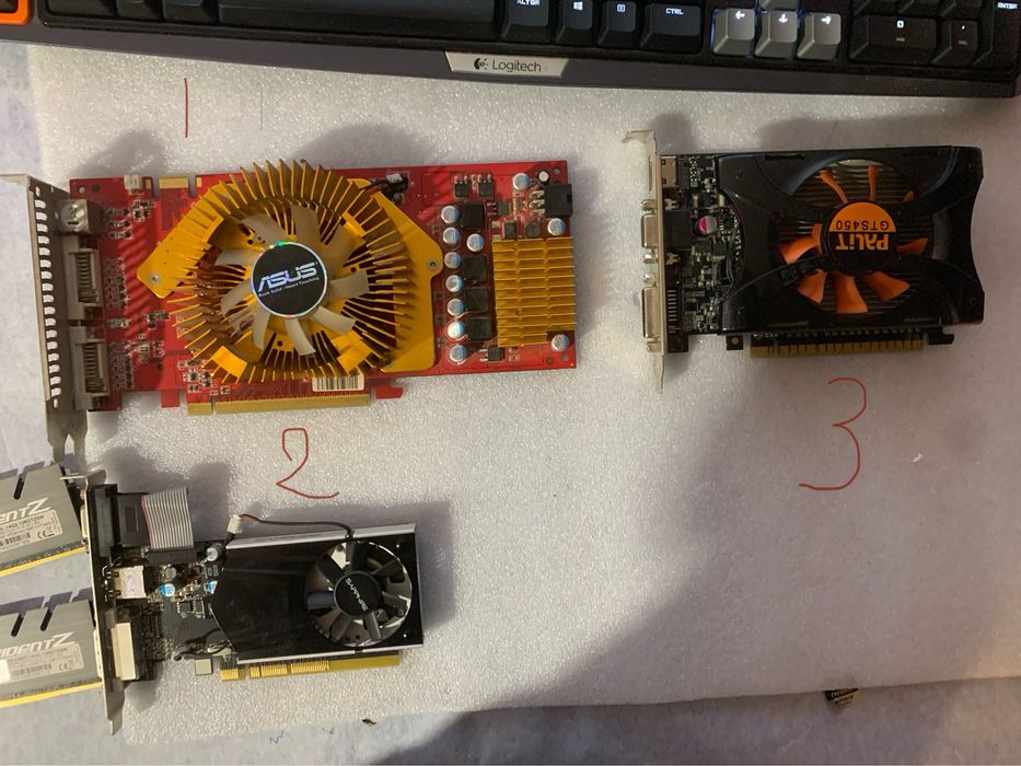 Відеокарти Asus Saphire Palit