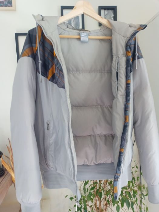 Blusão puffer de penas Nike