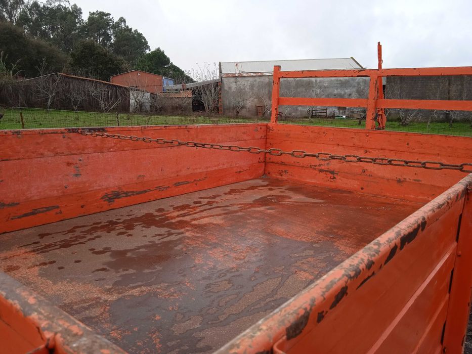 Reboque tri-basculante 3 Toneladas Joper muito bom estado do ano 2003