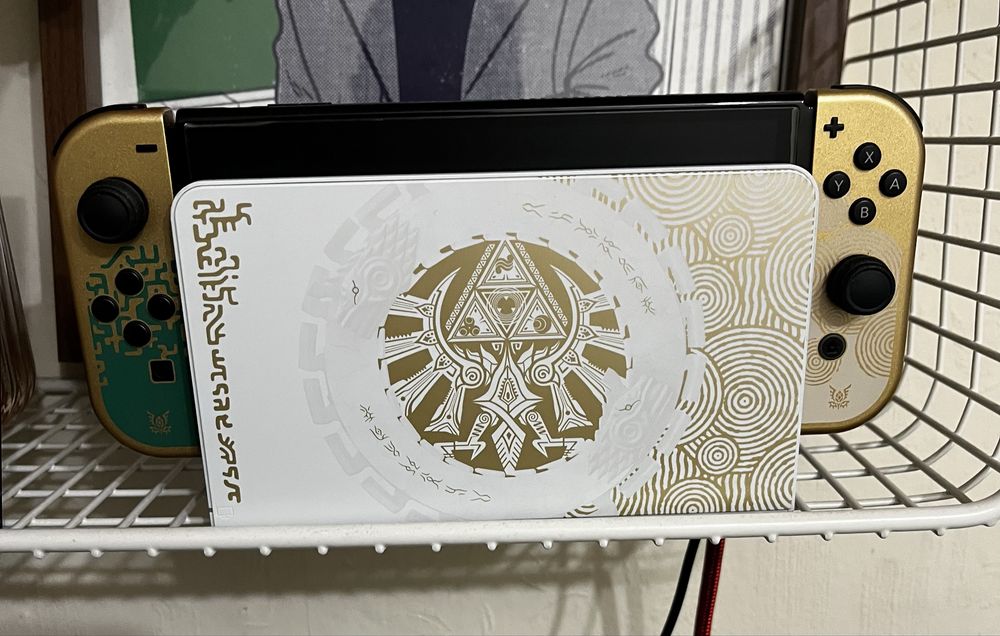 Nintendo Switch OLED Zelda Edition + 8 gier + karta SD 256GB