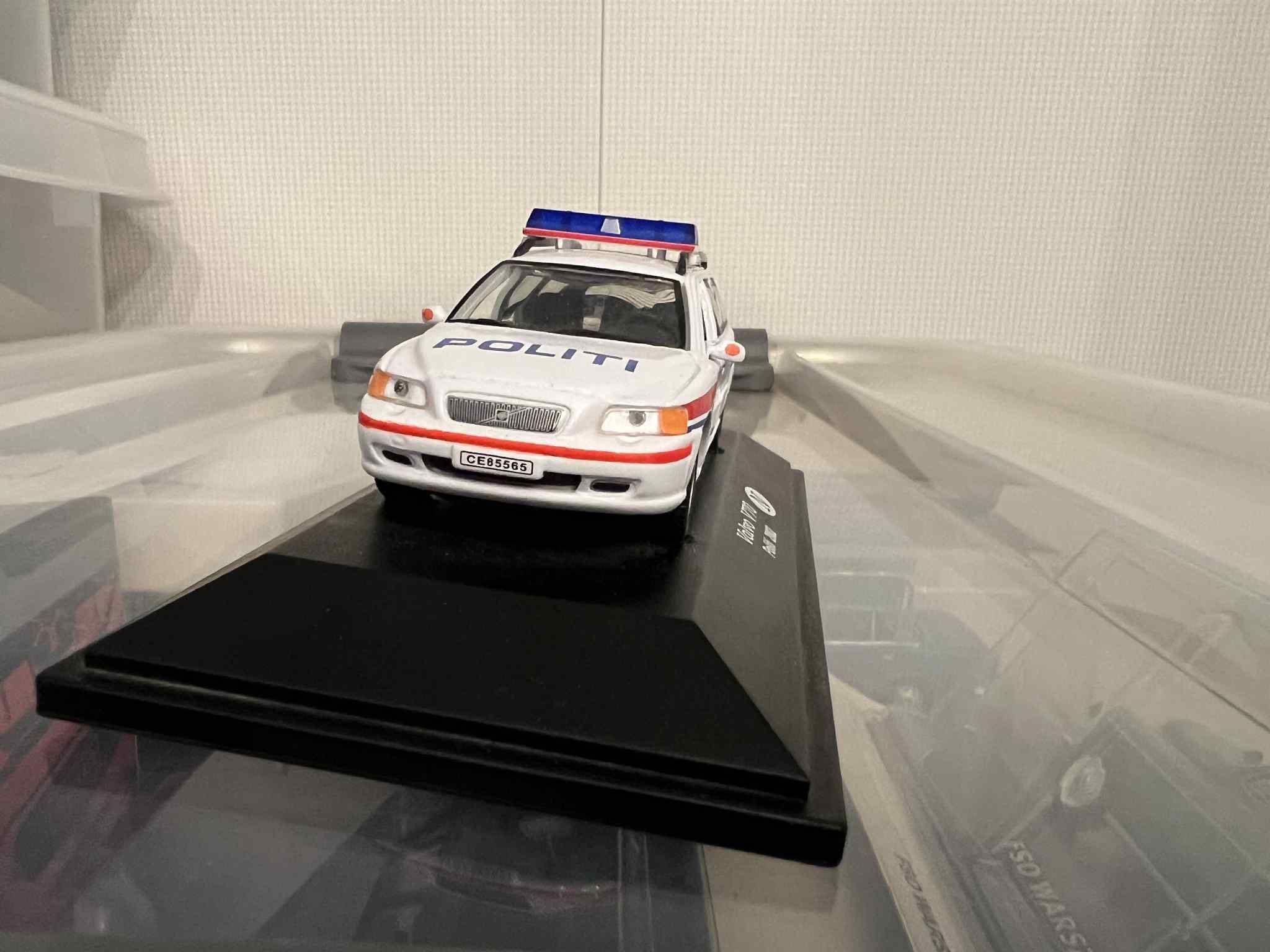 Volvo V70 Politi 1:43 Model Kolekcjonerski