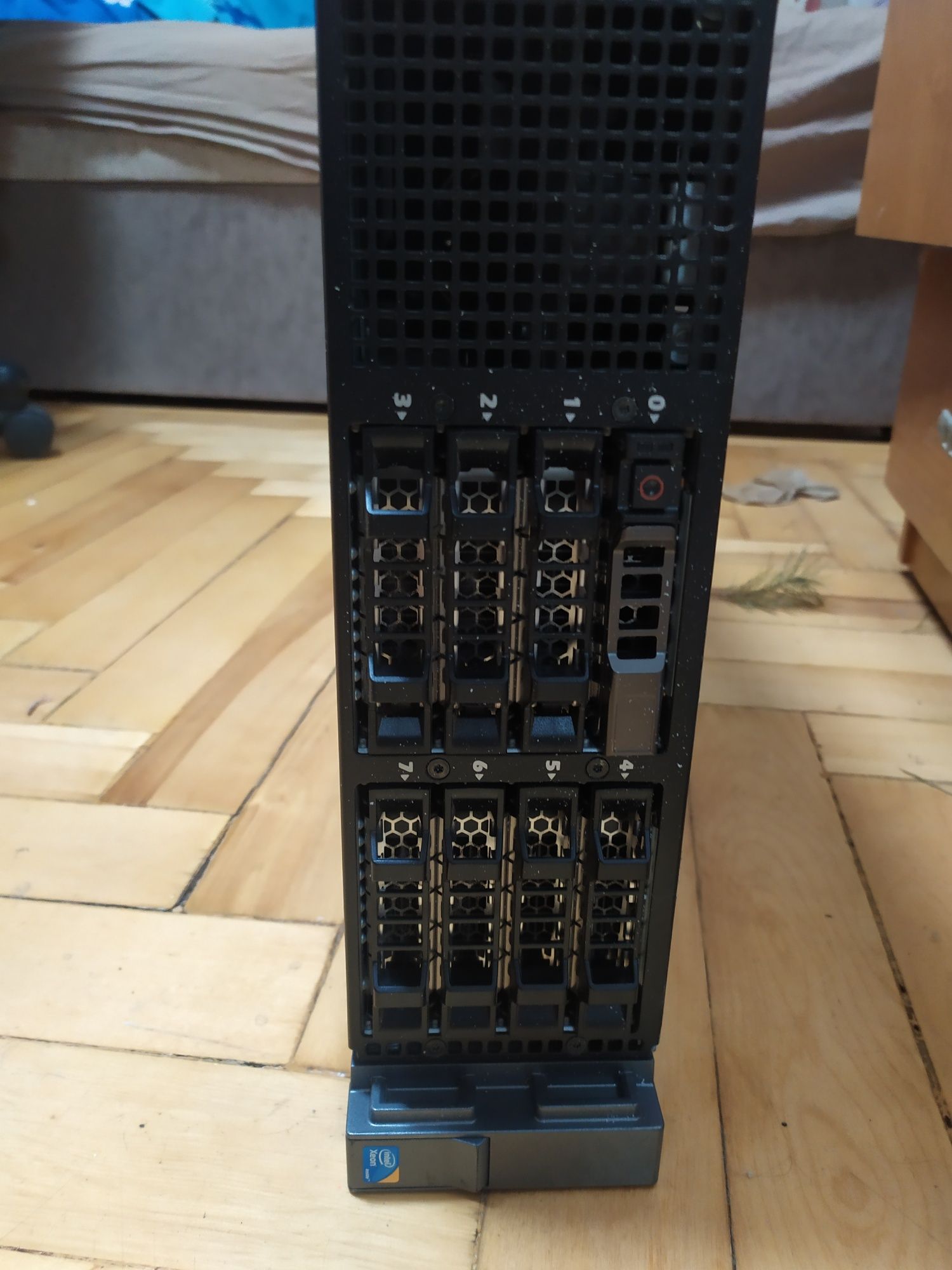 Сервер Dell R710 (9SFF)