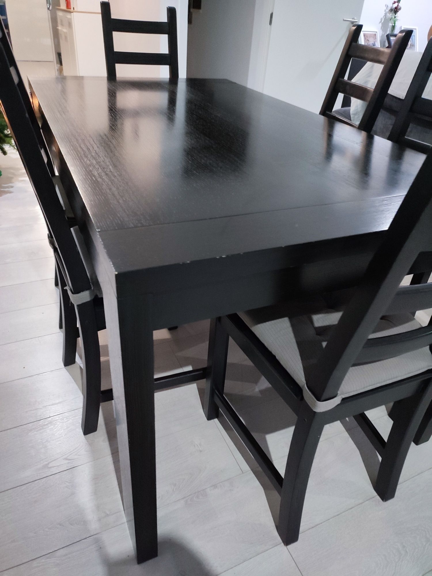 Mesa extensível+ 6 cadeiras com almofada