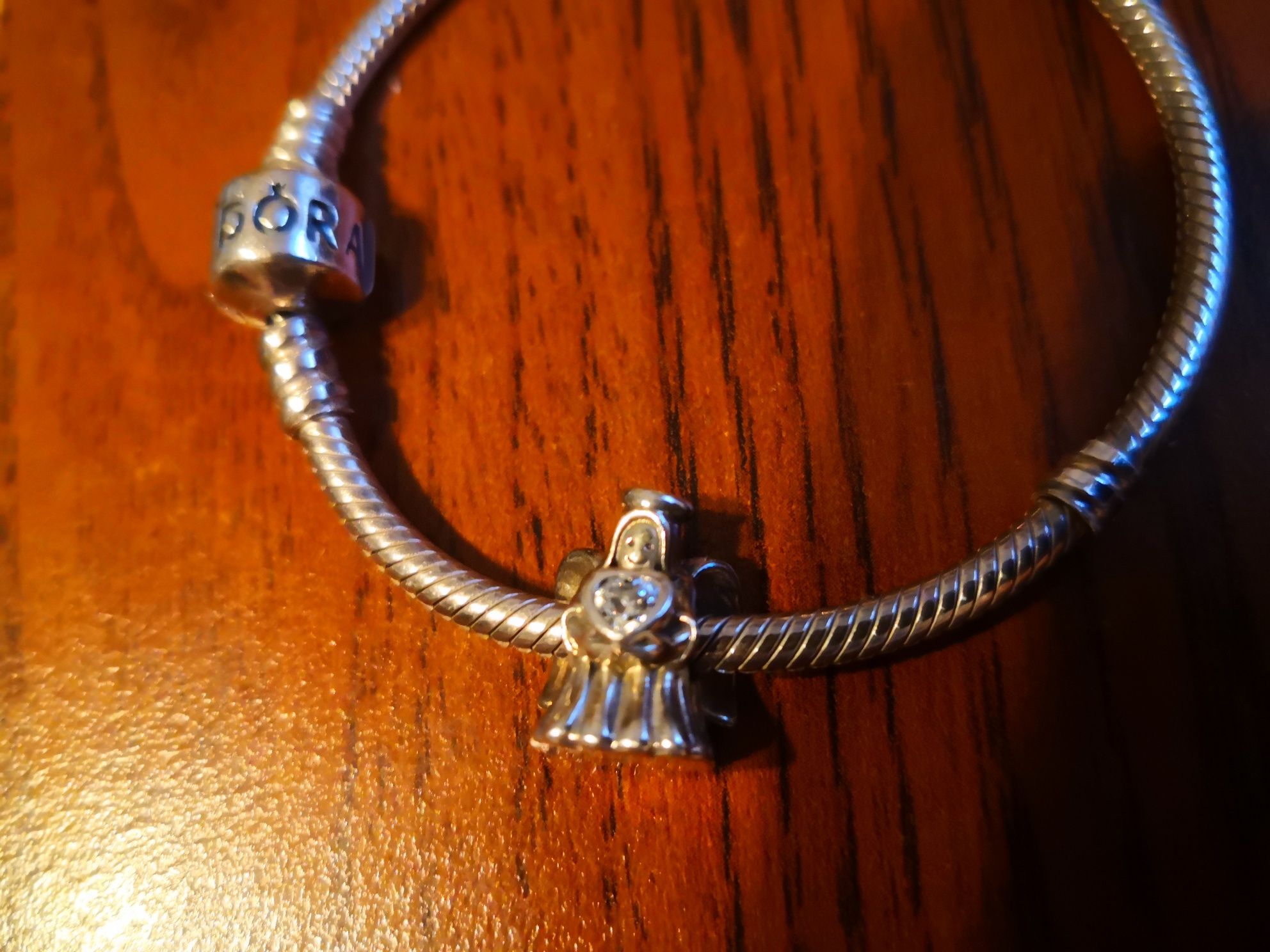 Pandora bransoletka charms anioł