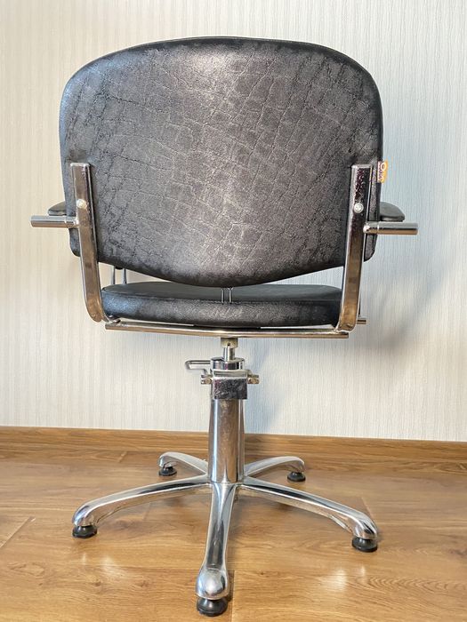 Перукарське крісло на гідравліці