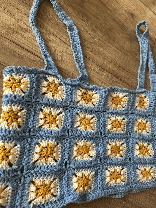 Ażurowy top w rozmiarze L