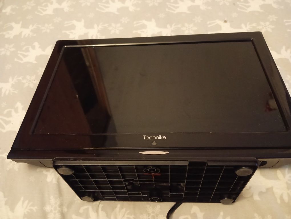 telewizor technika 16L914 16" sprawny