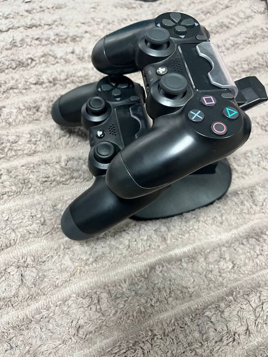 Ps4 slim 1tb,2 джойстики+ акаунт з багатьма іграми.