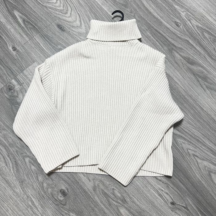 Светир від h&m.