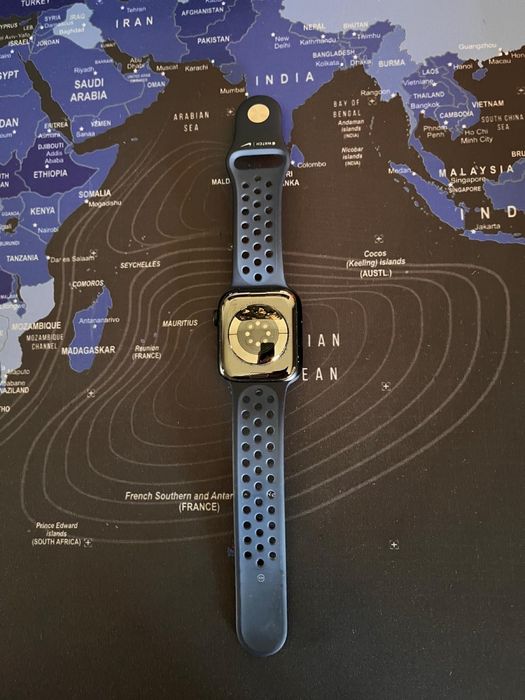 Apple Watch Series 7 Nike