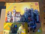 Lego Zamek 10305 oraz Leśna Kryjówka 40567
