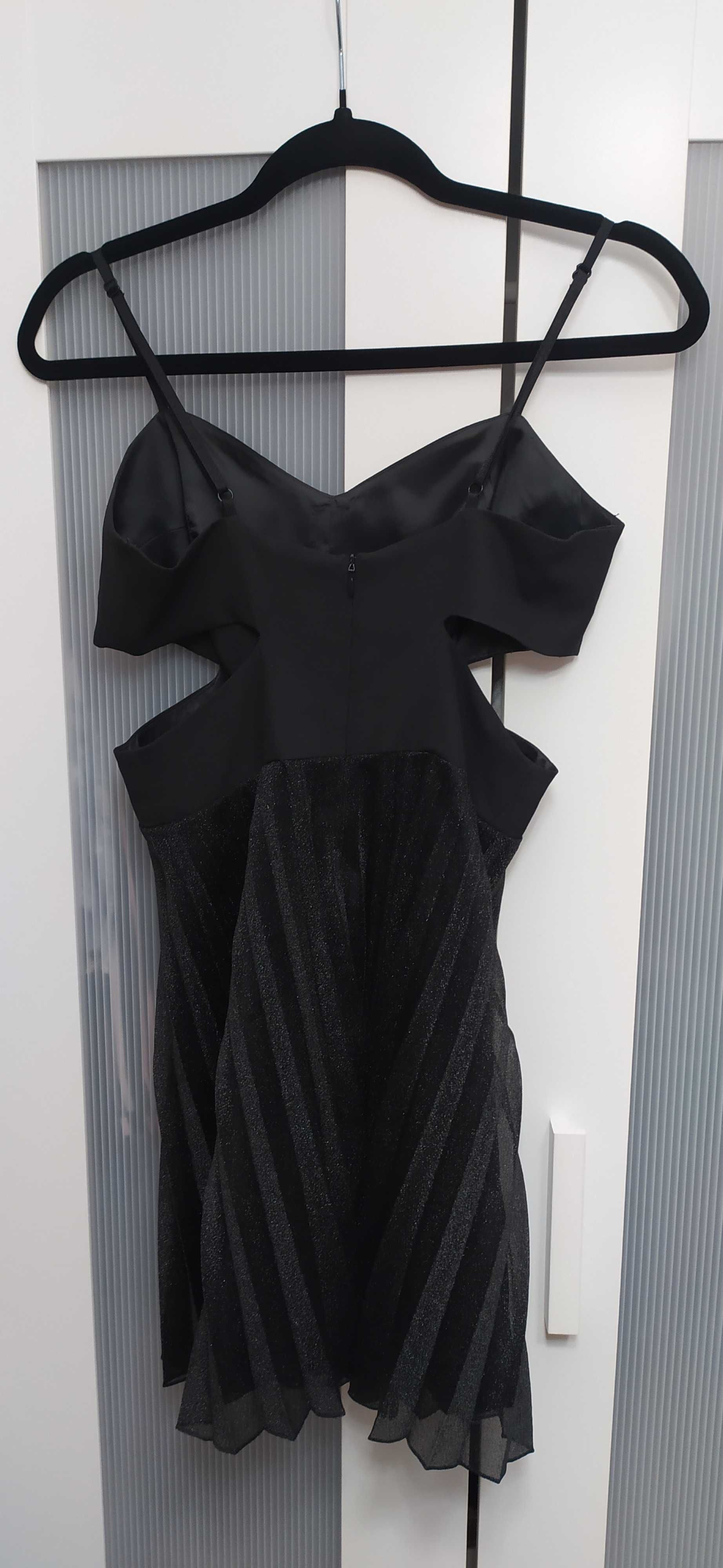 Bershka / Sukienka czarna na studniówkę/sylwester/karnawał