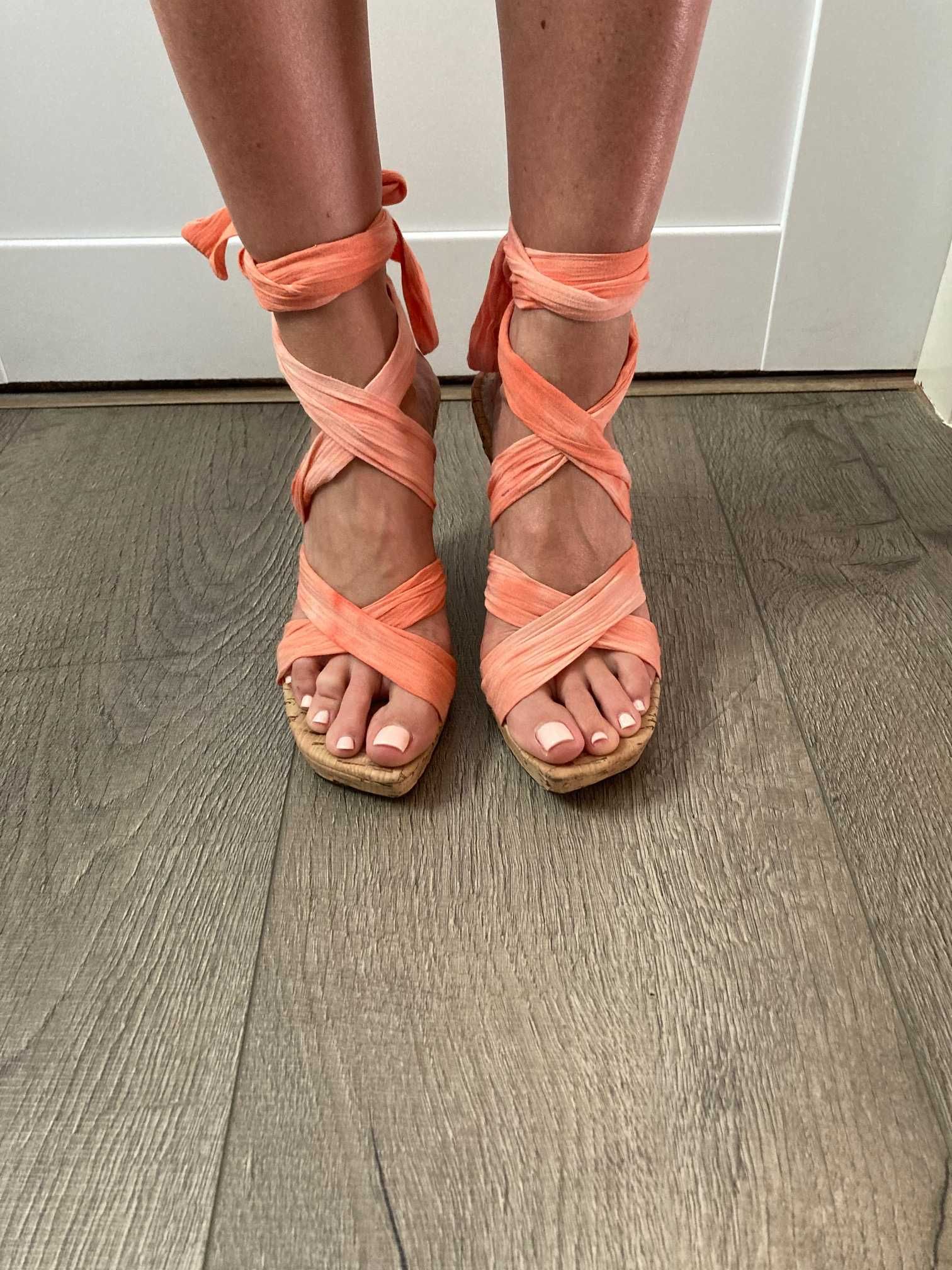 Pomarańczowe wiązane buty koturny korek 39