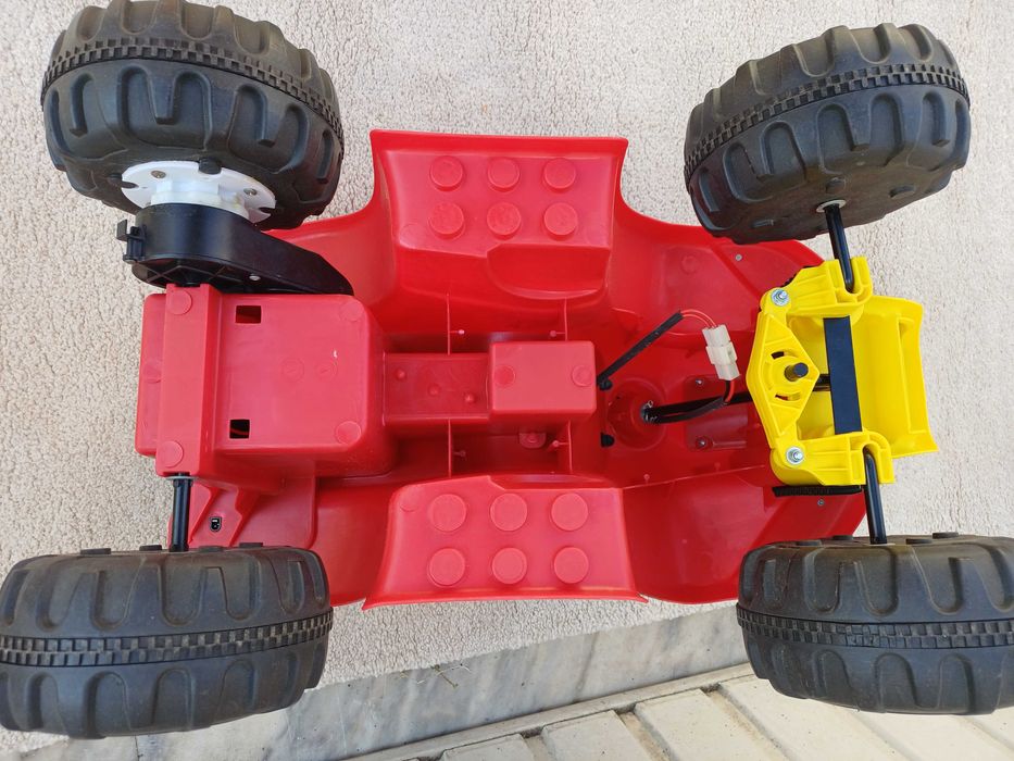 Moto elétrica tipo 4x4 para criança até aos 4 anos