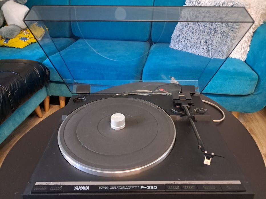 Gramofon Yamaha P 320
