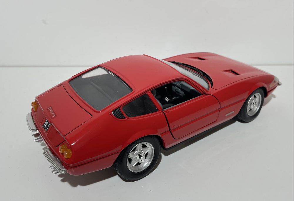 118. Model Ferrari 365GTB/4 1:18 Giodi (nie bburago maisto welly)