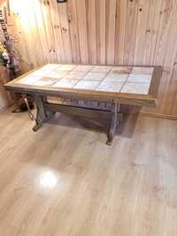 Stół drewniany z kafelkami rozkładany