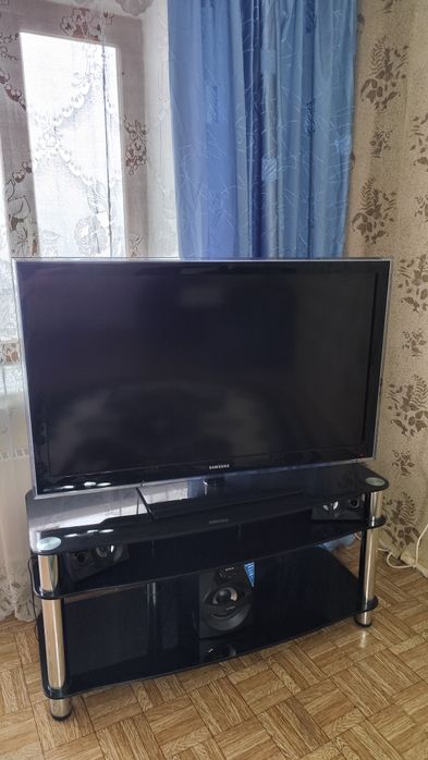 Телевизор самсунг 46"